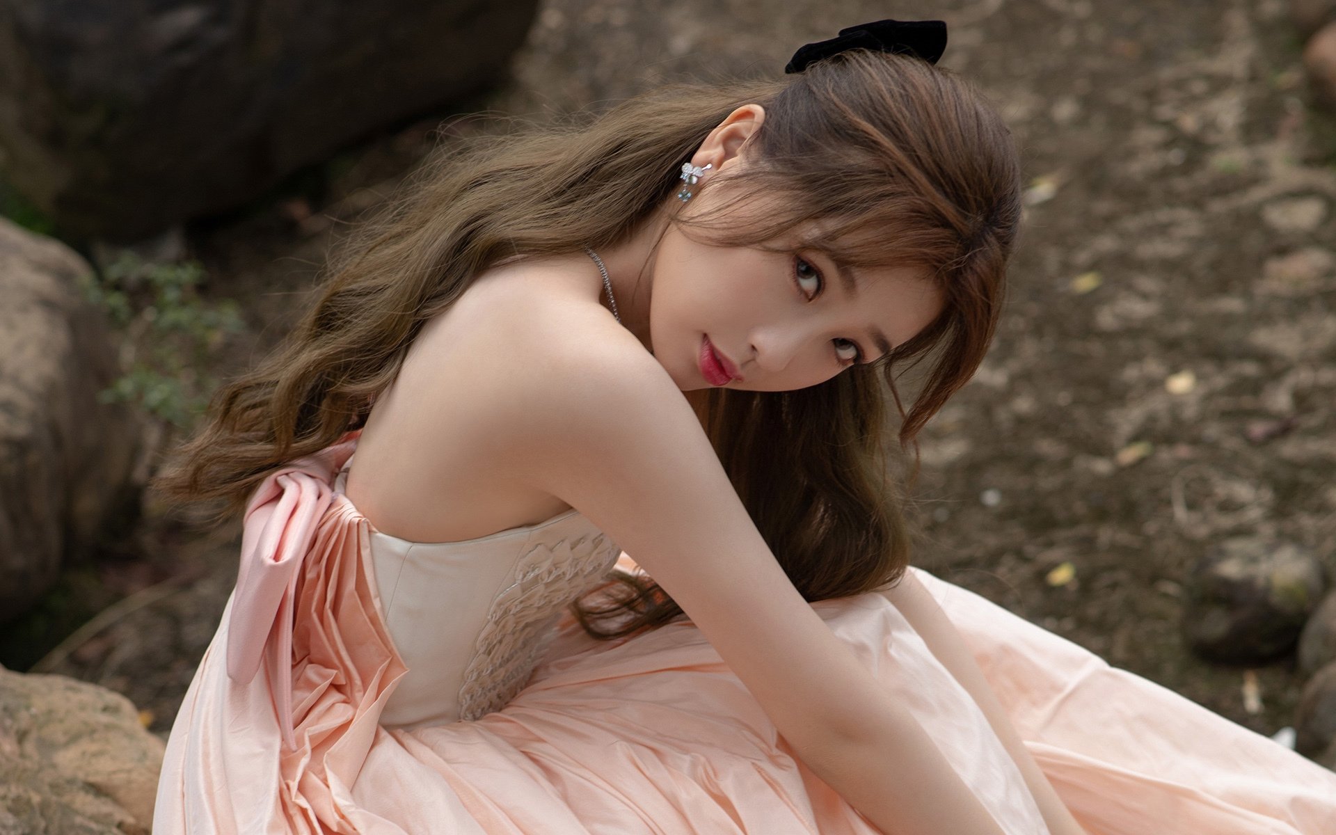 2019年季后赛,库里在一场比赛中投中8个三分,刷新个人季后赛单场三分球纪录