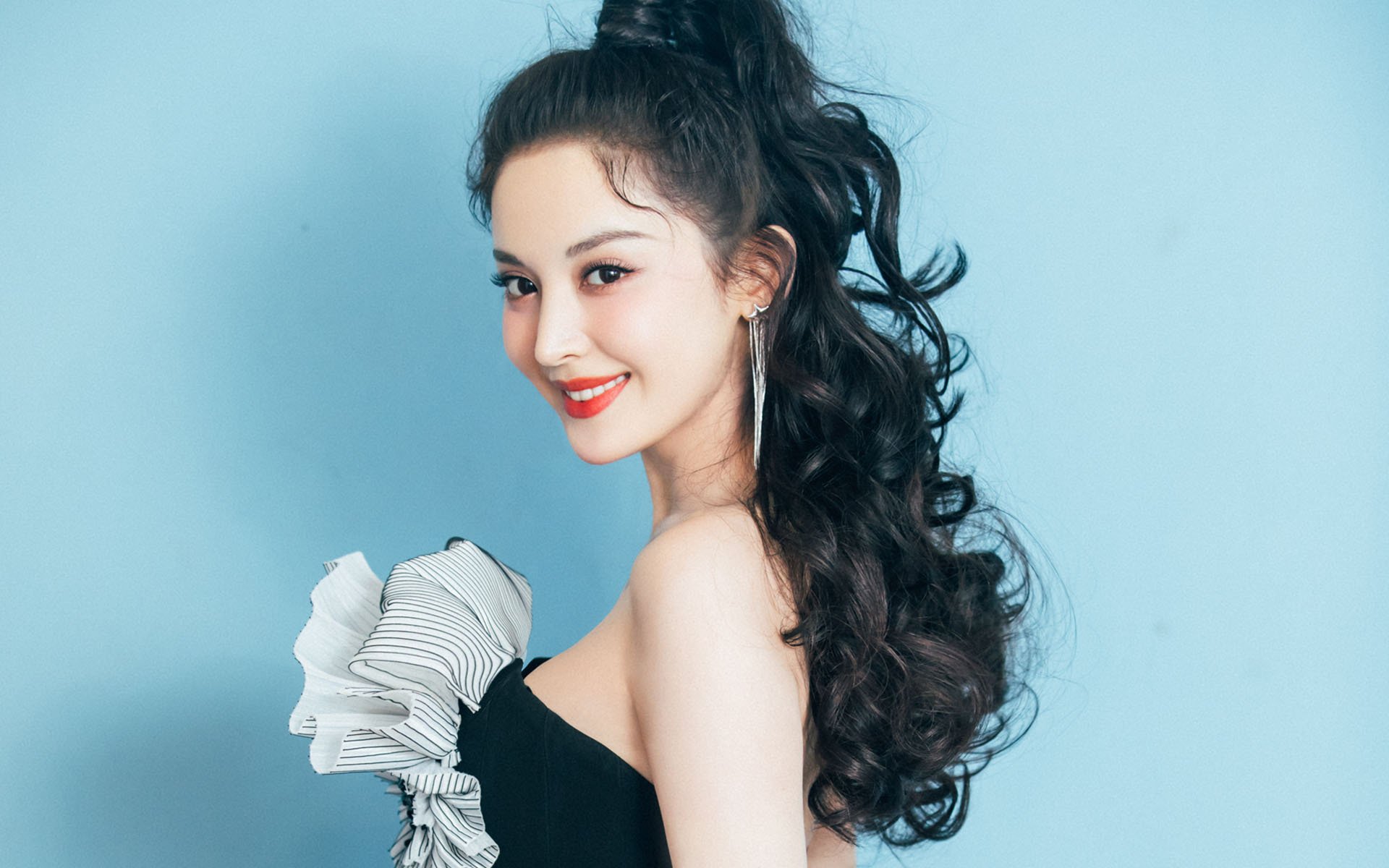 《《英雄联盟》新版本上线,优化战场平衡性》,英雄联盟新版本不平衡