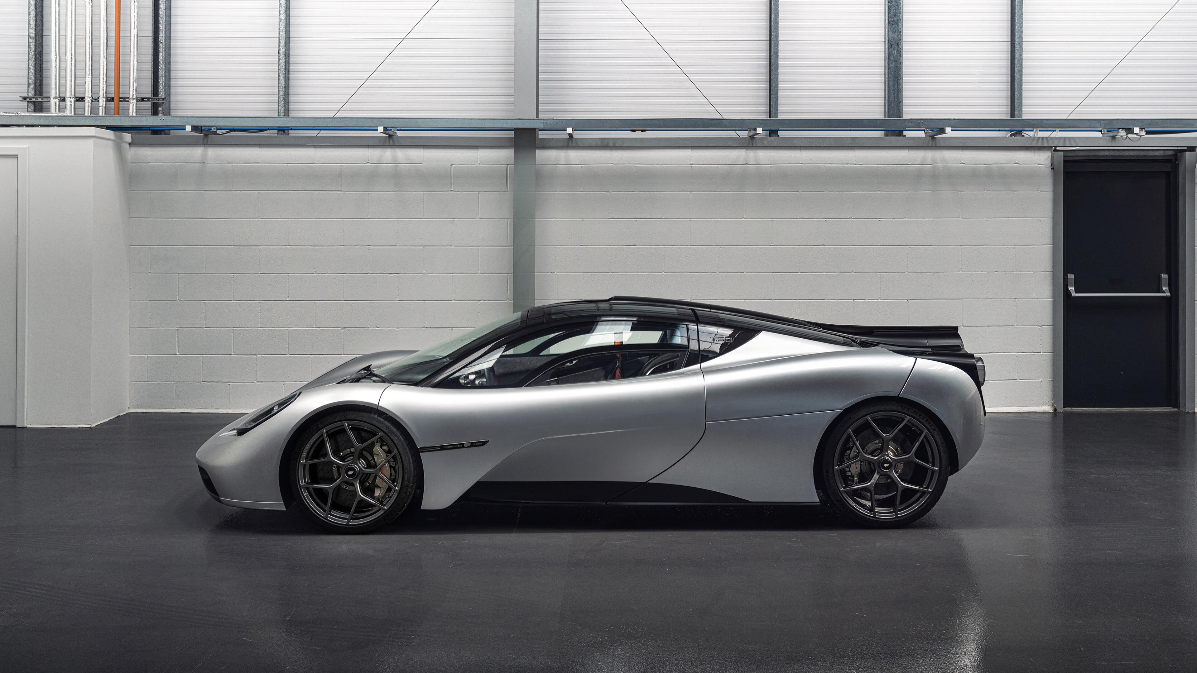 《电竞场景搭建：打造最炫比赛环境》，电竞场景图